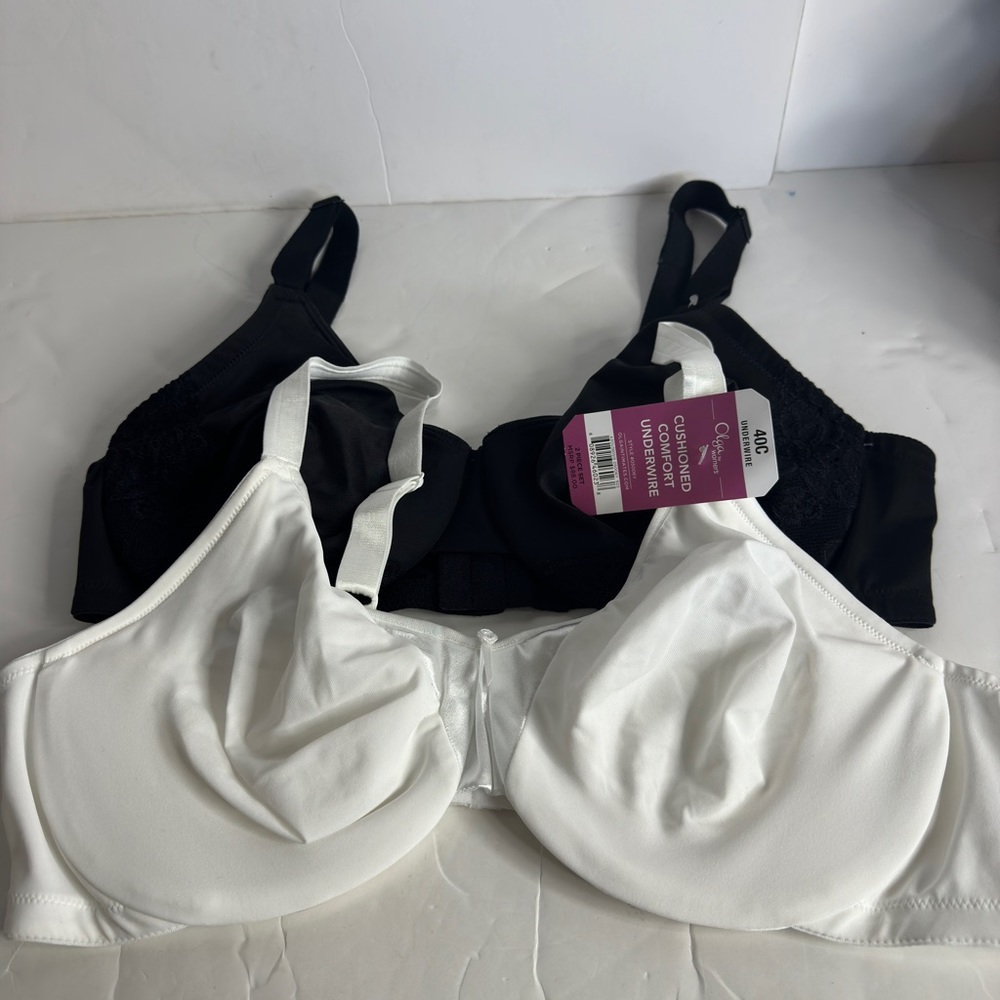 NWT Olga 2set Underwire bras size 40C
White/Black